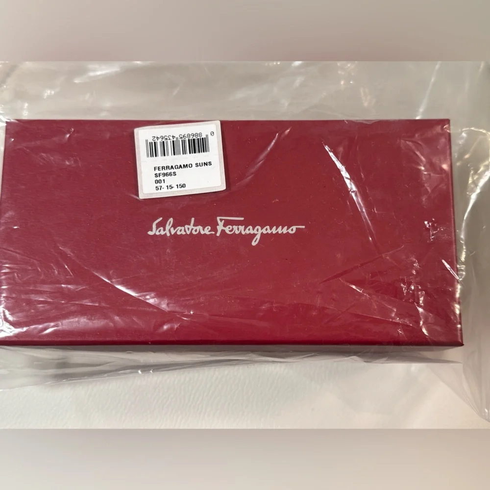 FERRAGAMO unisex sunglasses, NWT - Picture 15 of 15